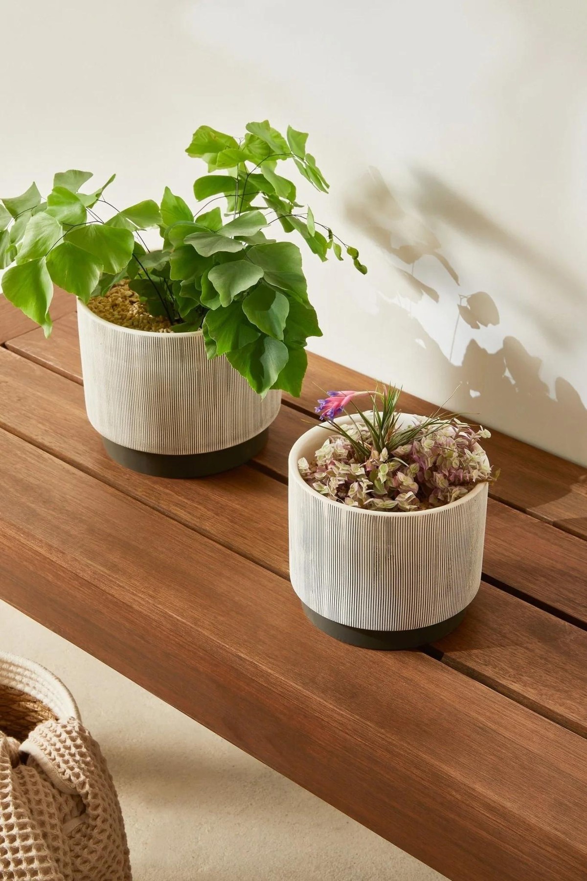 Vaso Cachepot de Cerâmica com Pedestal Bege e Marrom 15cm Mart